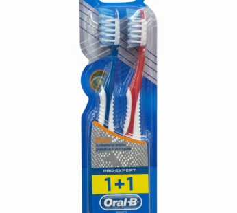 deux brosses à dents manuelles Oral-B Pro-Expert